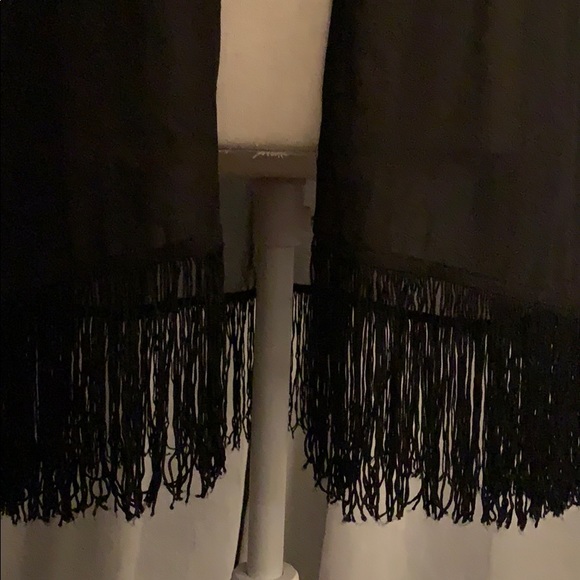 Black sleeveless fringe open tunic - Picture 2 of 6